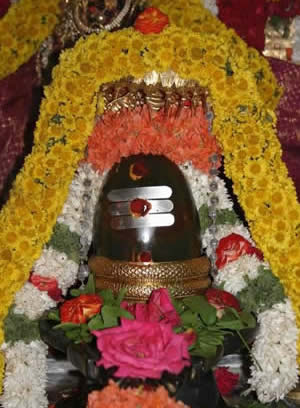 Lingalankara shiva lingam cobra rudraksha mala.jpg
